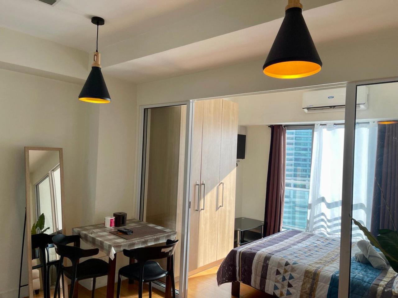 Great 1br Aqua Livingstone With Netflix, Pool & Gym Apartment Manila