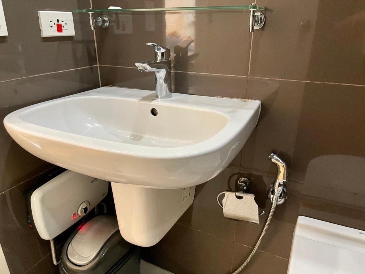 Apartment Great 1br Aqua Livingstone With Netflix, Pool & Gym Manila