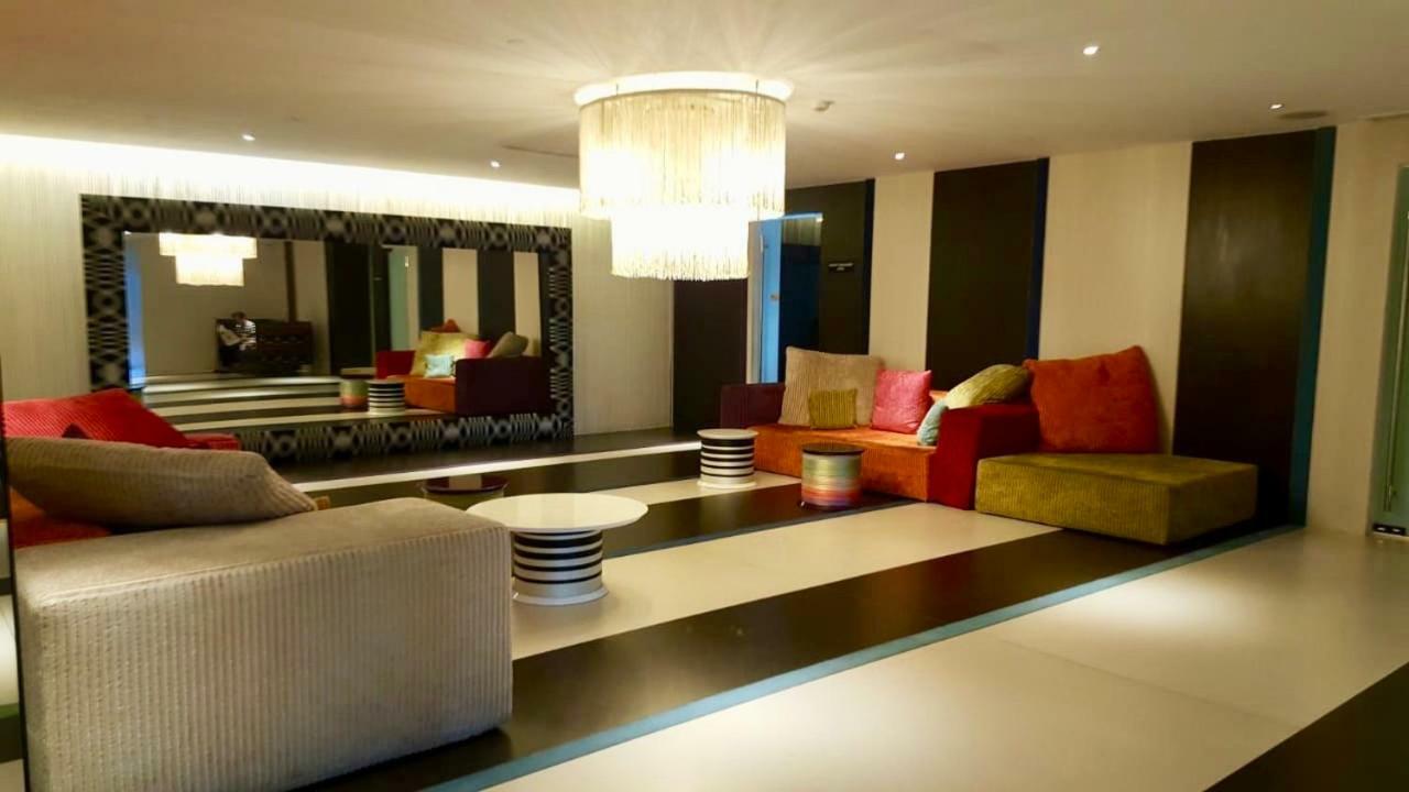 Great 1br Aqua Livingstone With Netflix, Pool & Gym Manila
